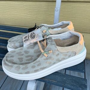 Woman’s Wendy Style Rise Jungle - Leopard Azure Hey Dudes